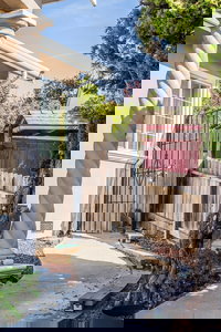 Charming Studio in Hayward