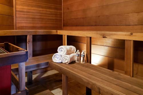 Secluded Gaylord Ski Chalet W / Sauna Mins To Slopes - thumb 1