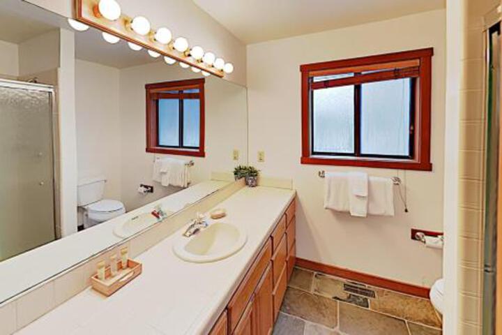 Amazing Dollar Point Retreat Walk To Beach! Home - thumb 1