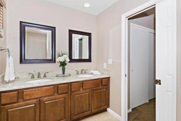 010 John & Sues Hideaway Home - thumb 1