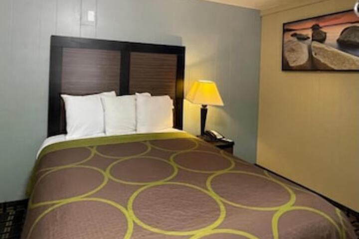 Pinewood Inn - thumb 4