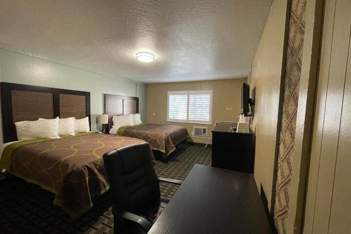 Pinewood Inn - thumb 6