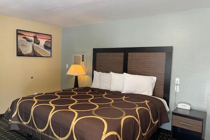 Pinewood Inn - thumb 7