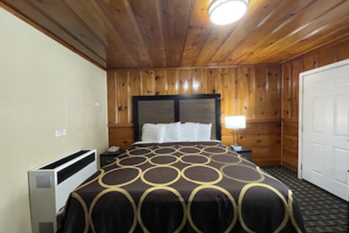 Pinewood Inn - thumb 0