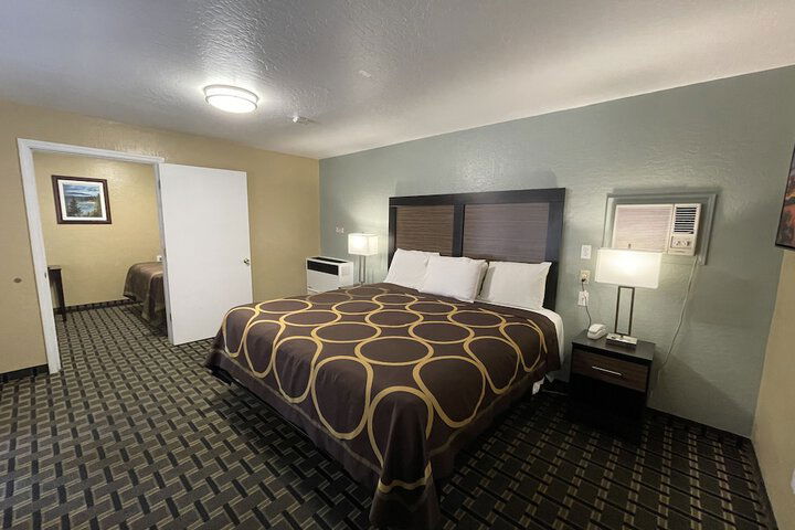 Pinewood Inn - thumb 5