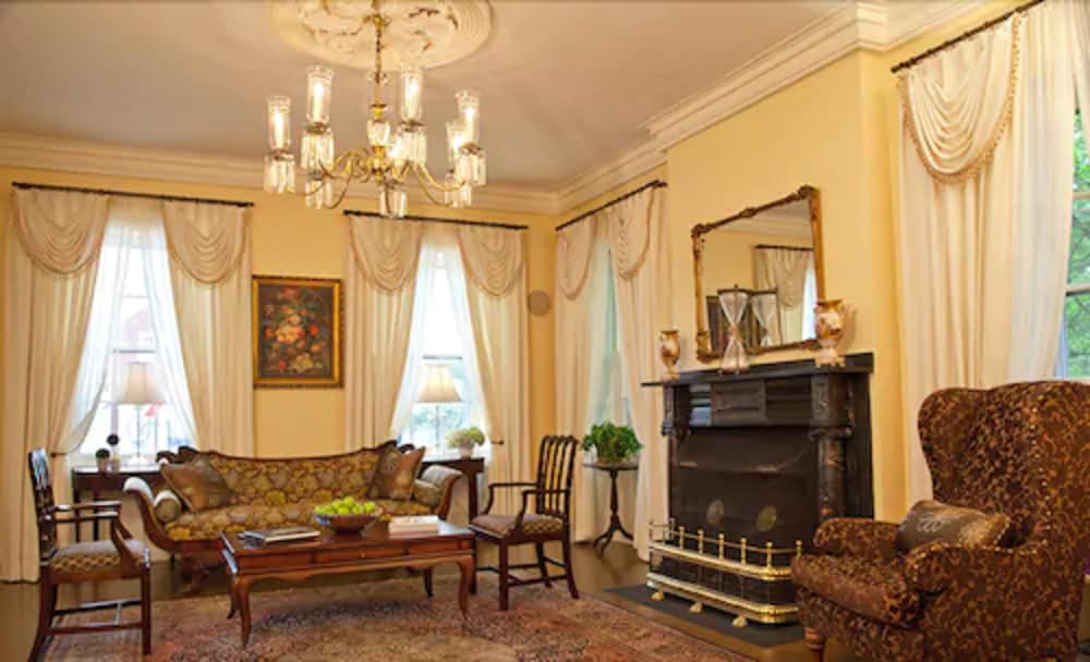 Jared Coffin House - thumb 2