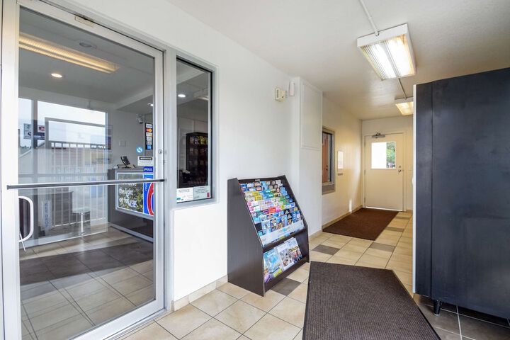 Motel 6 Kelso, WA - Mt. St. Helens - thumb 7