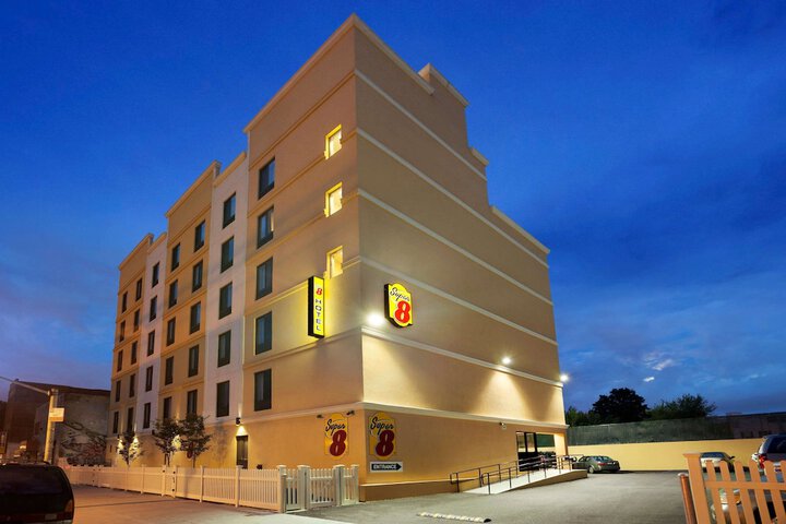 Super 8 By Wyndham Bronx - thumb 1