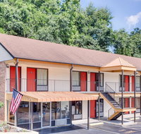 Days Inn by Wyndham Downtown Aiken - Accommodation San Jose