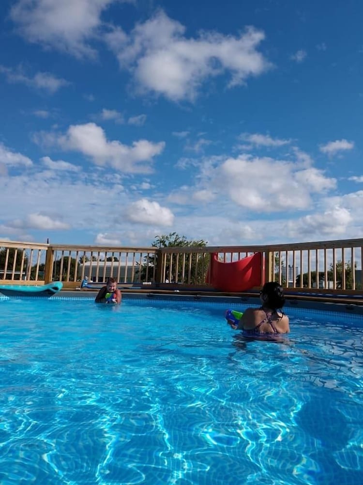 JJB Cabins - thumb 1