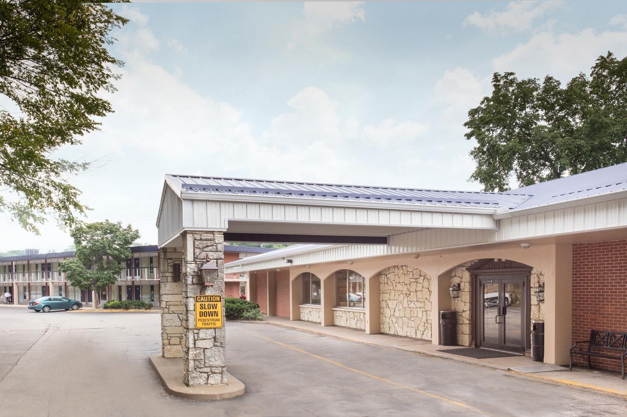 Days Inn By Wyndham Dubuque - thumb 1