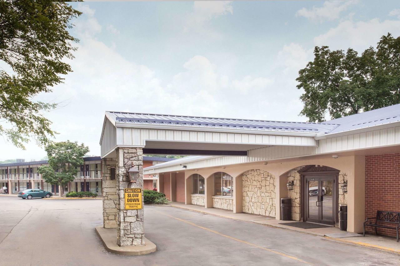 Days Inn By Wyndham Dubuque - thumb 0