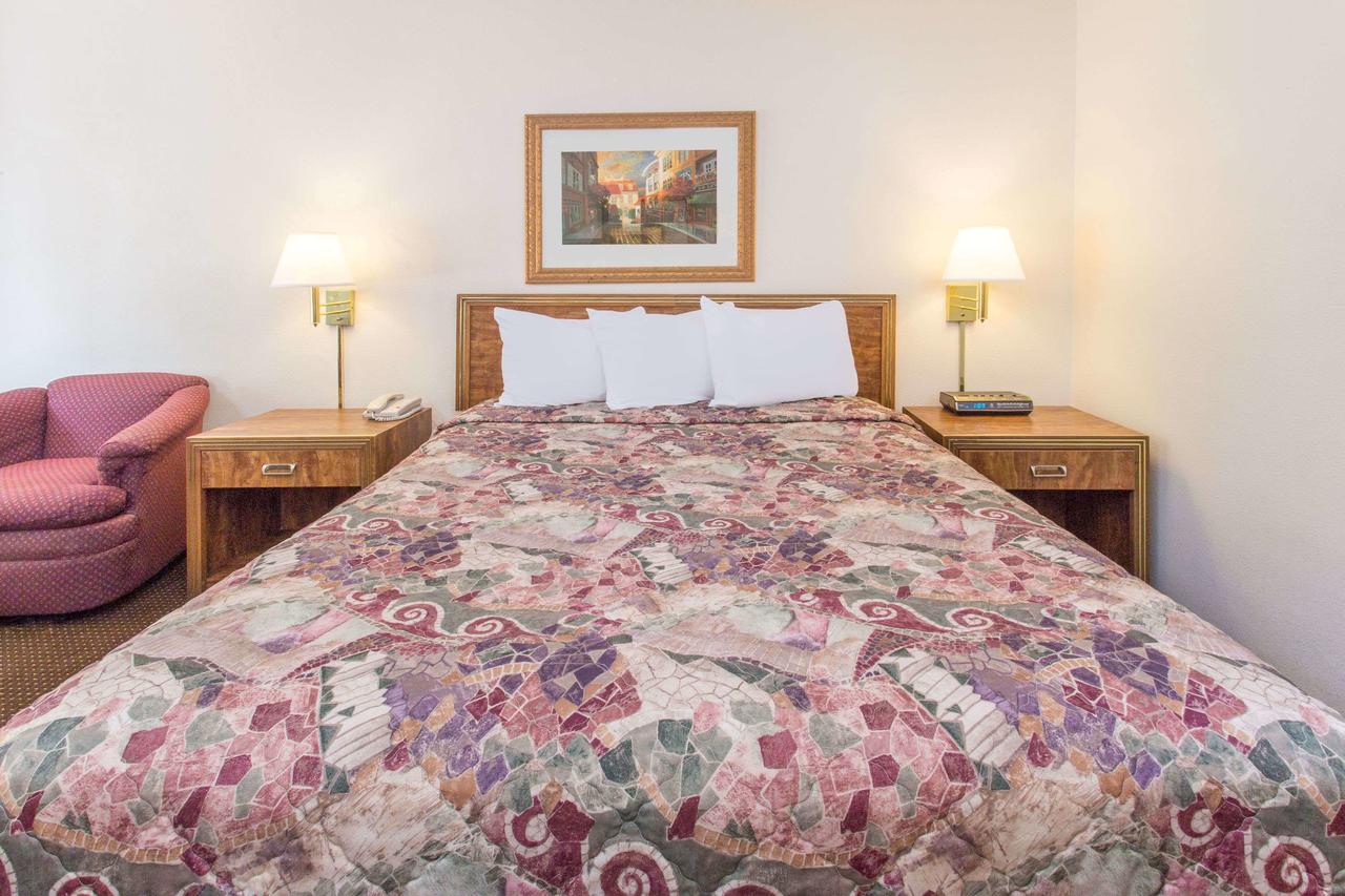 Days Inn By Wyndham Dubuque - thumb 10