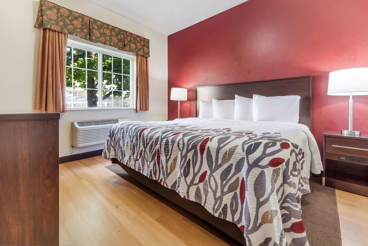 Red Roof Inn & Suites Omaha - Council Bluffs - thumb 44