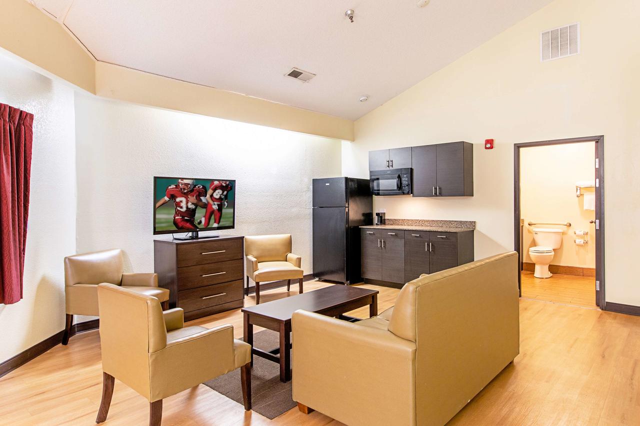 Red Roof Inn & Suites Omaha - Council Bluffs - thumb 15