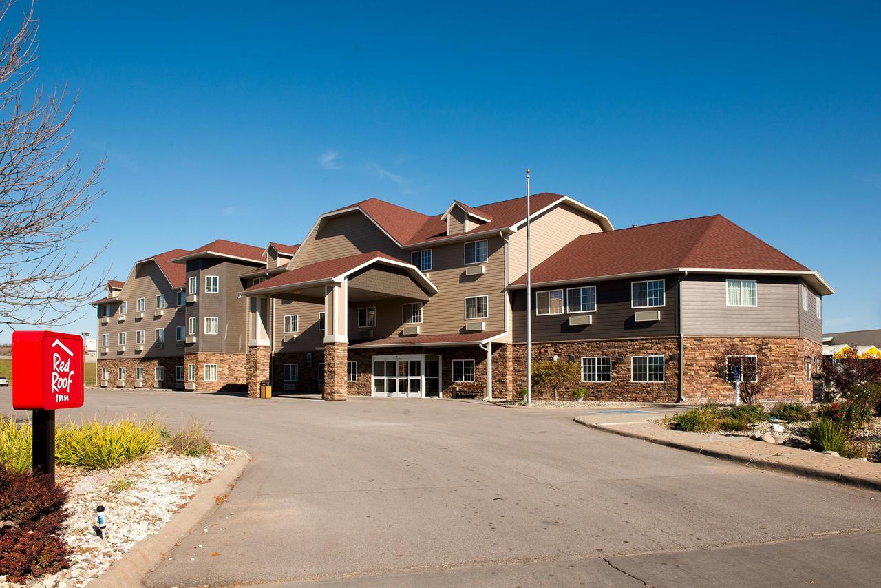 Red Roof Inn & Suites Omaha - Council Bluffs - thumb 0