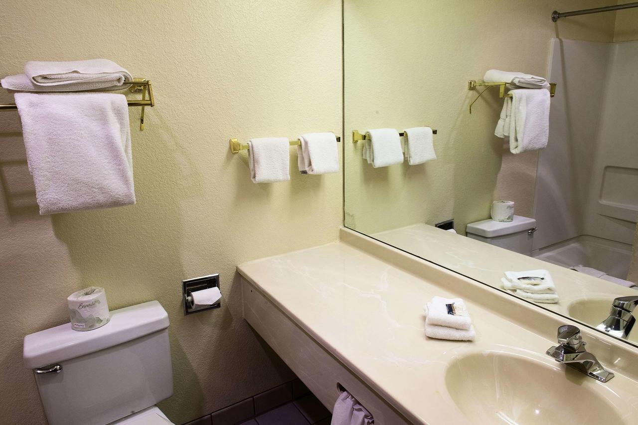 Red Roof Inn & Suites Omaha - Council Bluffs - thumb 3