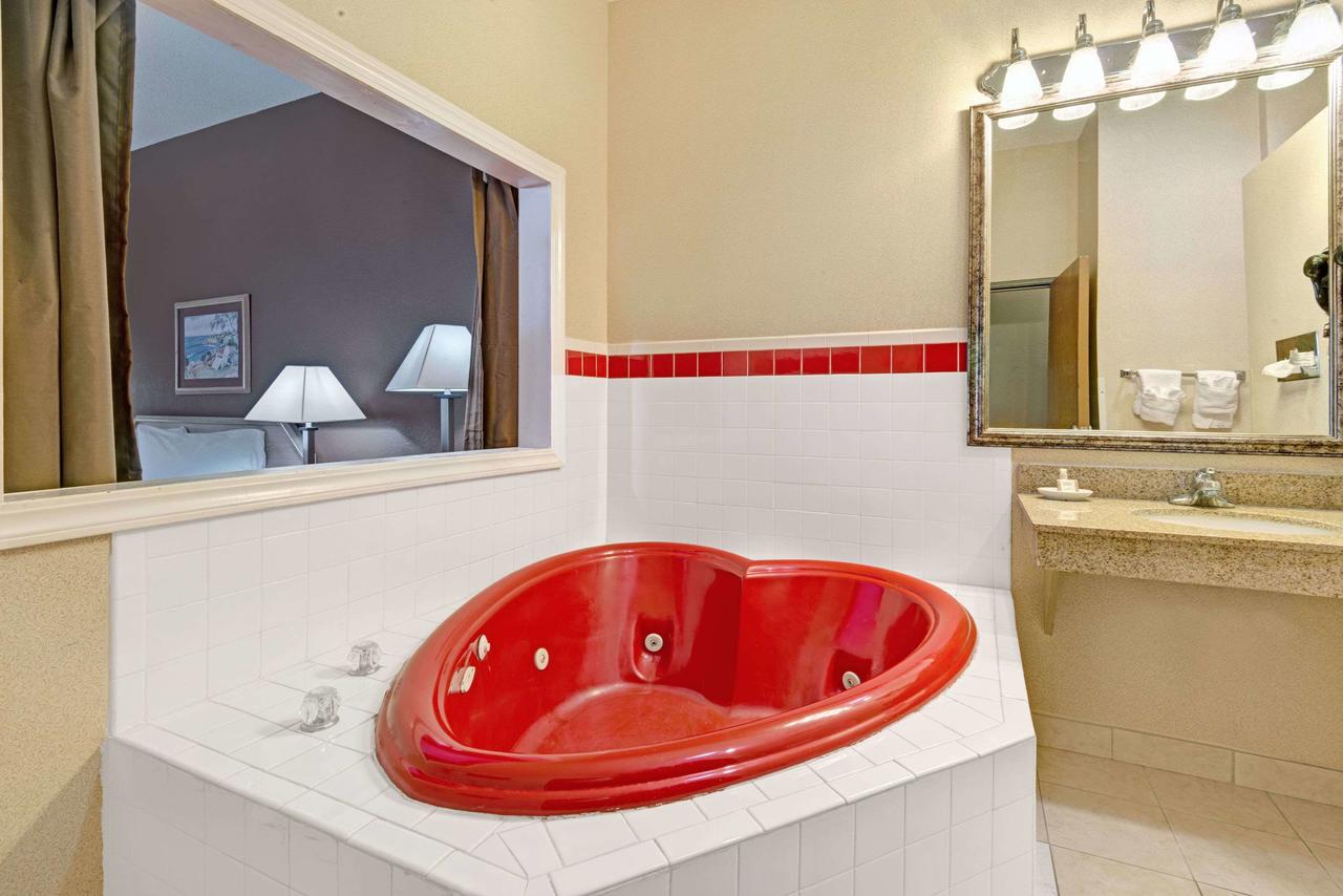 Baymont By Wyndham Lawrence - thumb 4