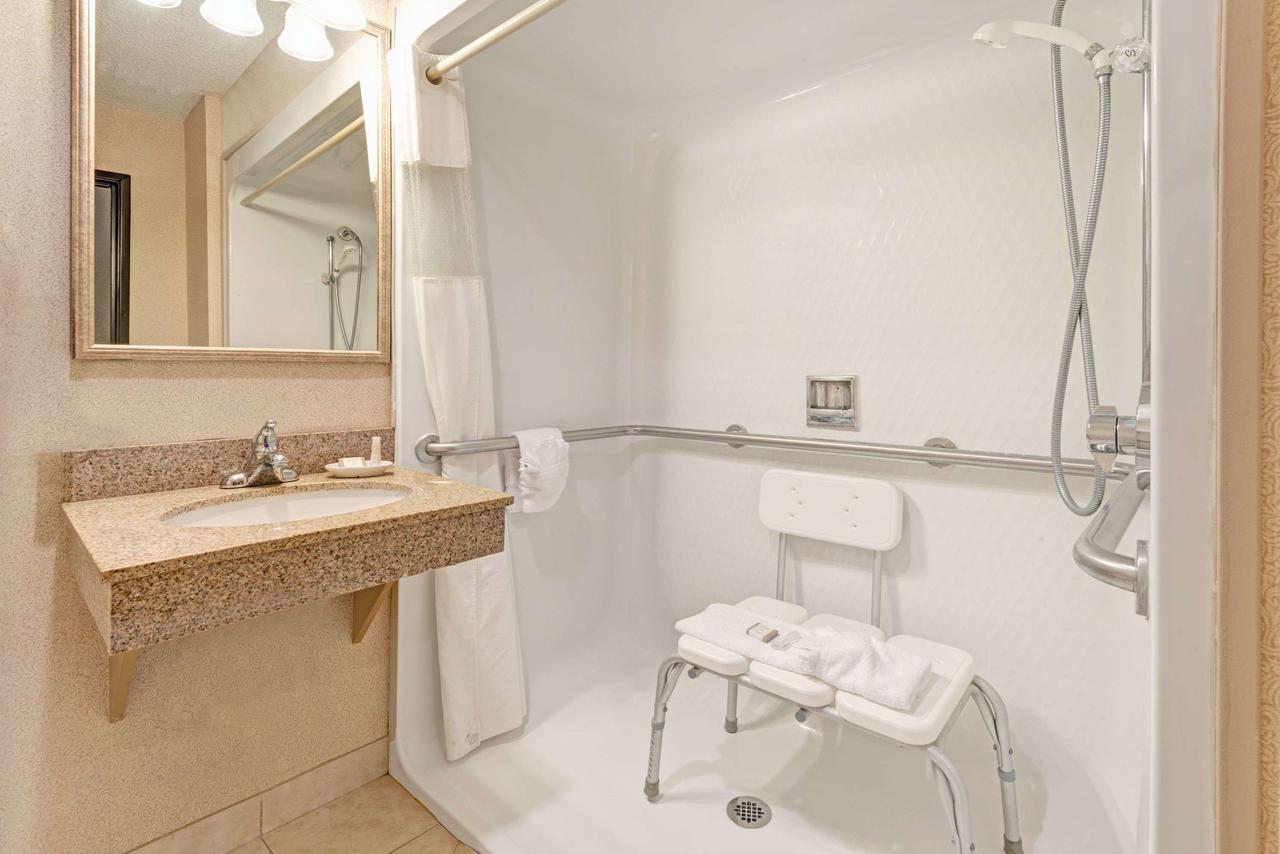 Baymont By Wyndham Lawrence - thumb 11