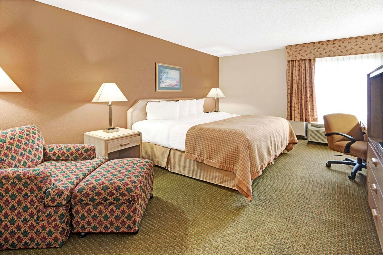 Baymont By Wyndham Lawrence - thumb 12