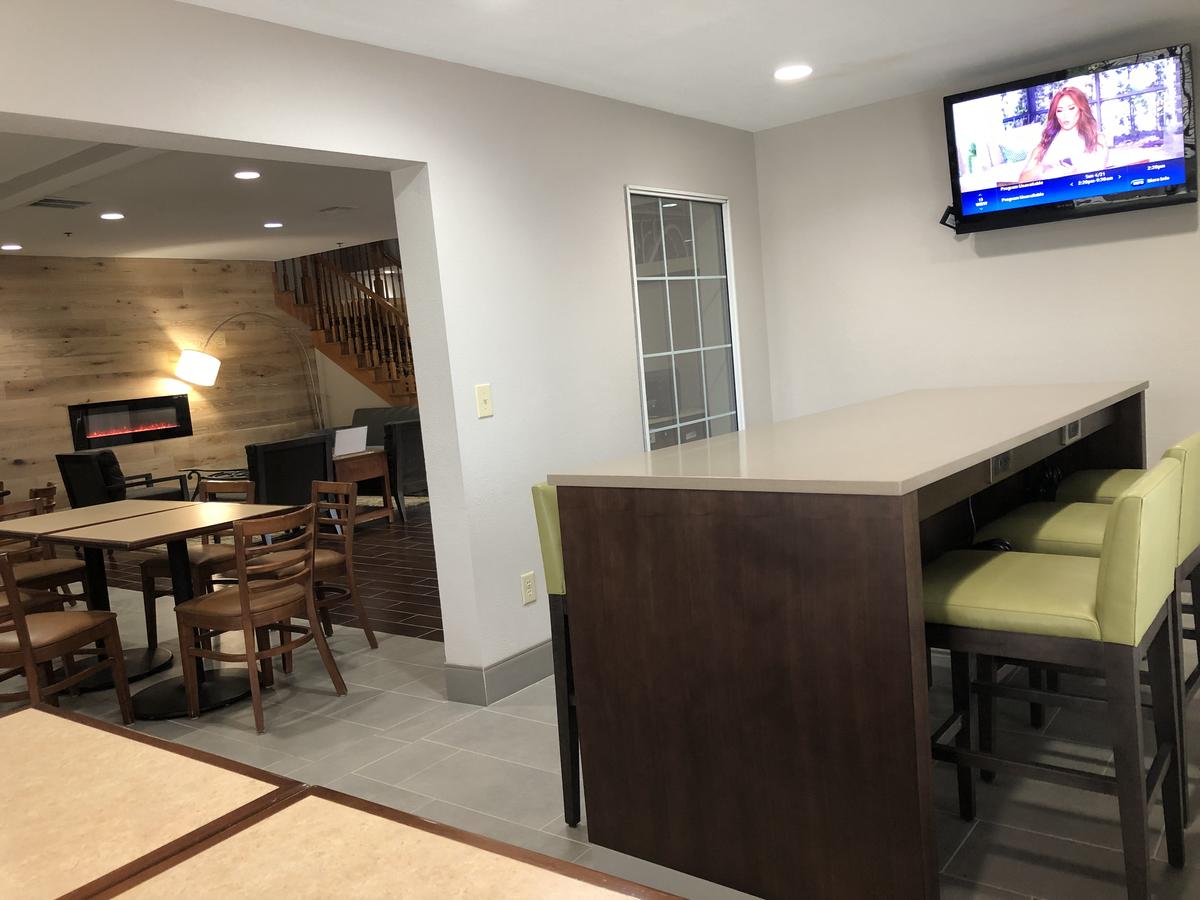 Country Inn & Suites By Radisson, Topeka West, KS - thumb 5