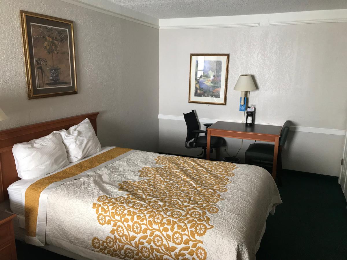 Days Inn By Wyndham Sulphur West - thumb 0