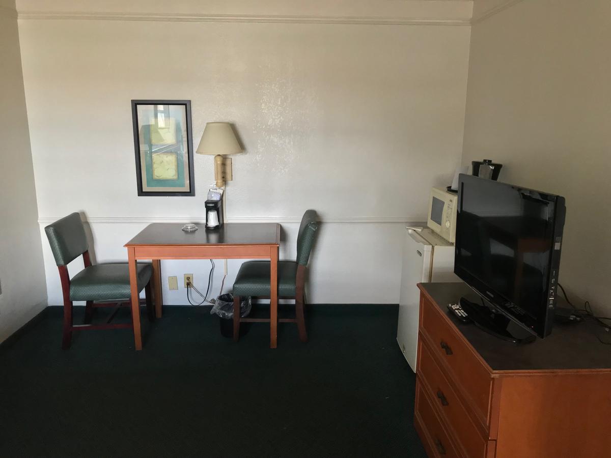 Days Inn By Wyndham Sulphur West - thumb 1