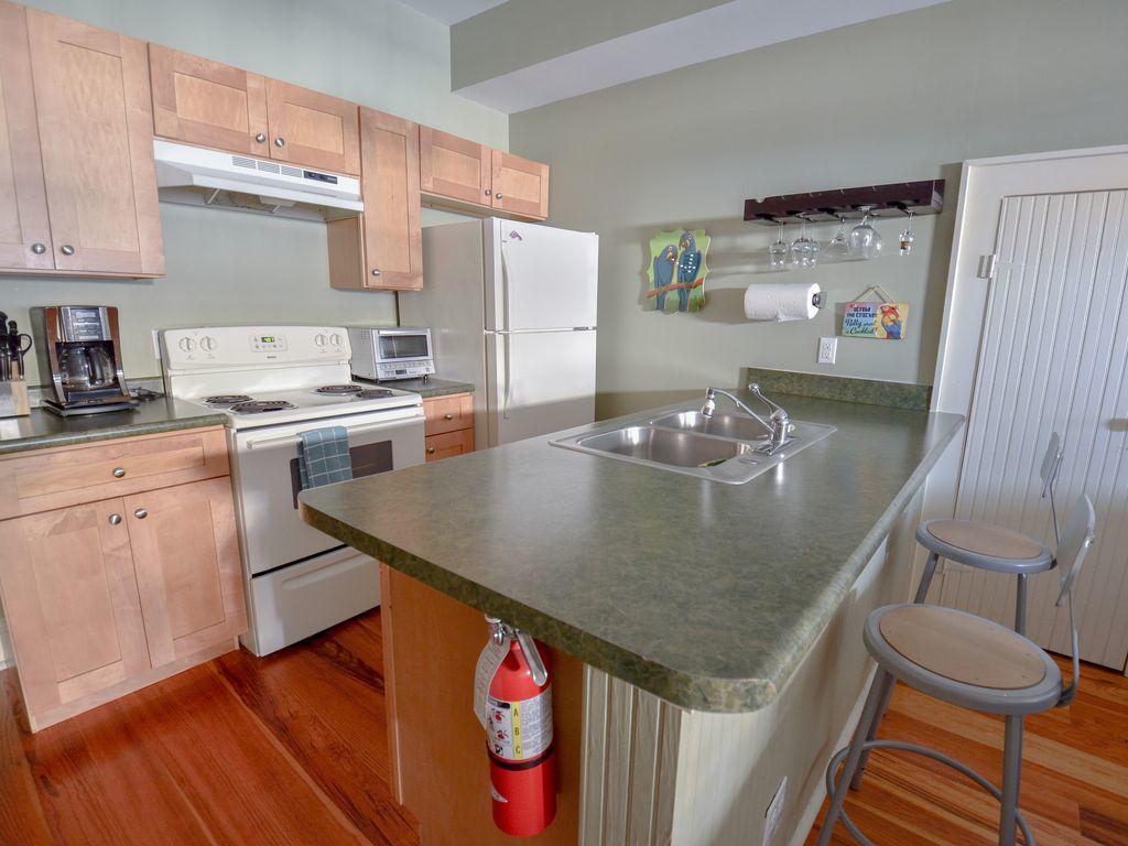 Parrot Palace - thumb 14