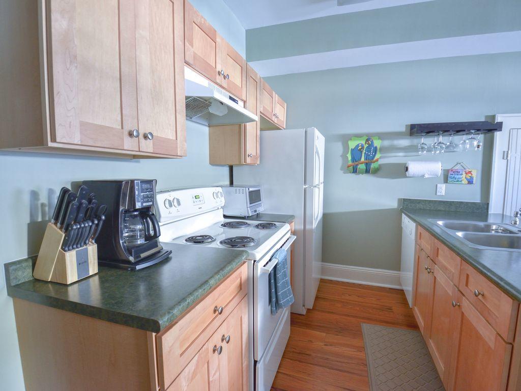 Parrot Palace - thumb 13