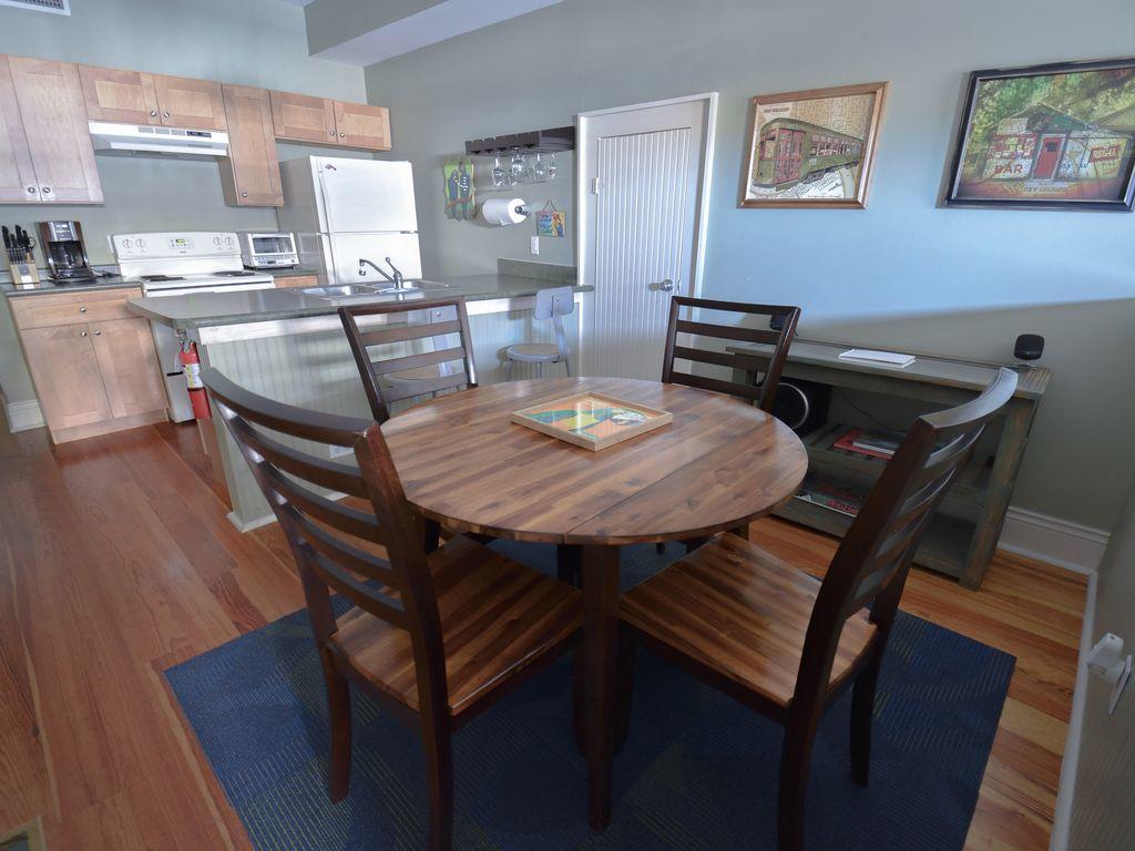 Parrot Palace - thumb 18