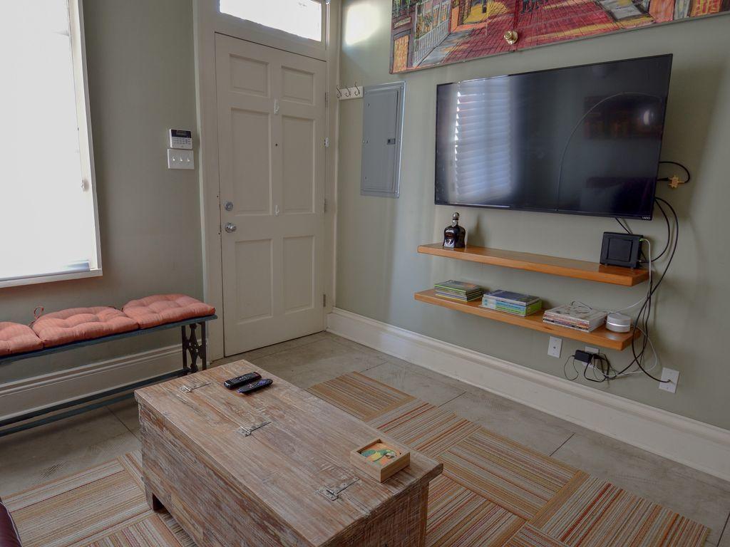 Parrot Palace - thumb 3