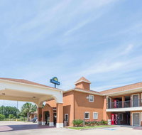 Days Inn by Wyndham Sulphur LA - Accommodation San Jose