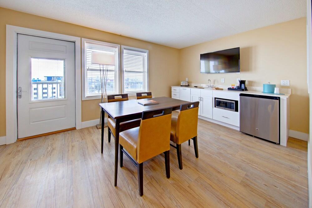 Commander Hotel & Suites - thumb 10