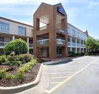 Howard Johnson by Wyndham Romulus Detroit Metro Airport - Accommodation San Jose