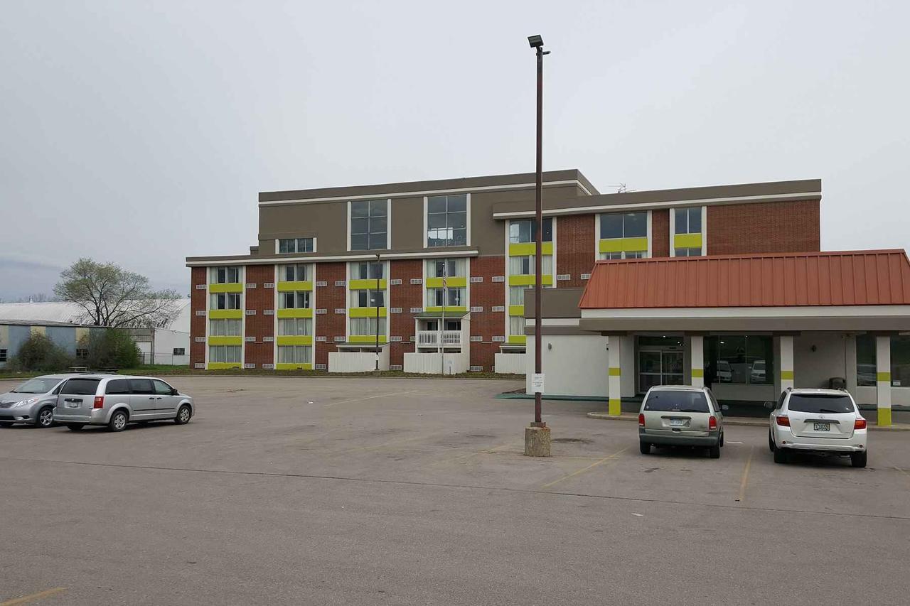 Days Inn & Suites By Wyndham Grand Rapids Near Downtown - thumb 1