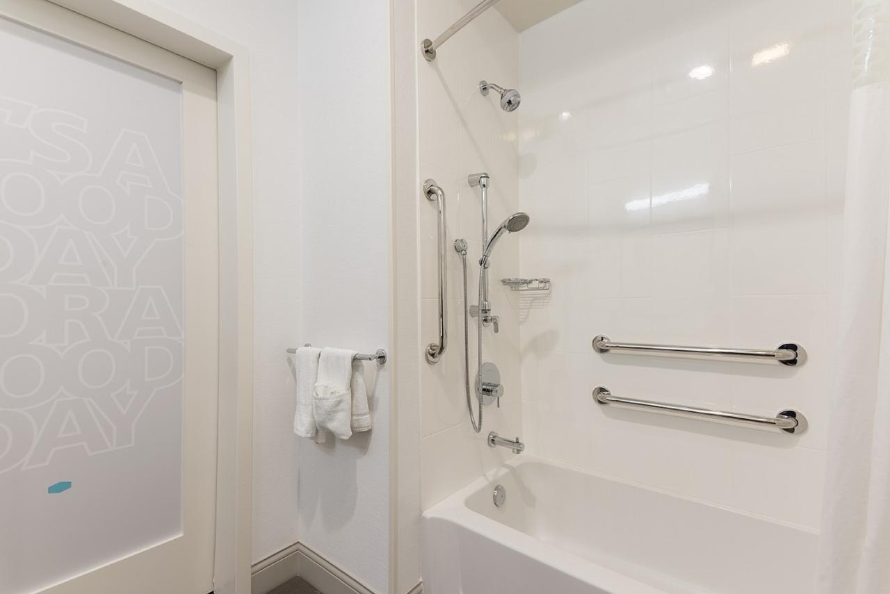 Hampton Inn Mount Pleasant - thumb 17