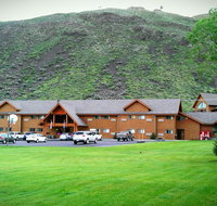 Yellowstone Village Inn and Suites - Accommodation San Jose