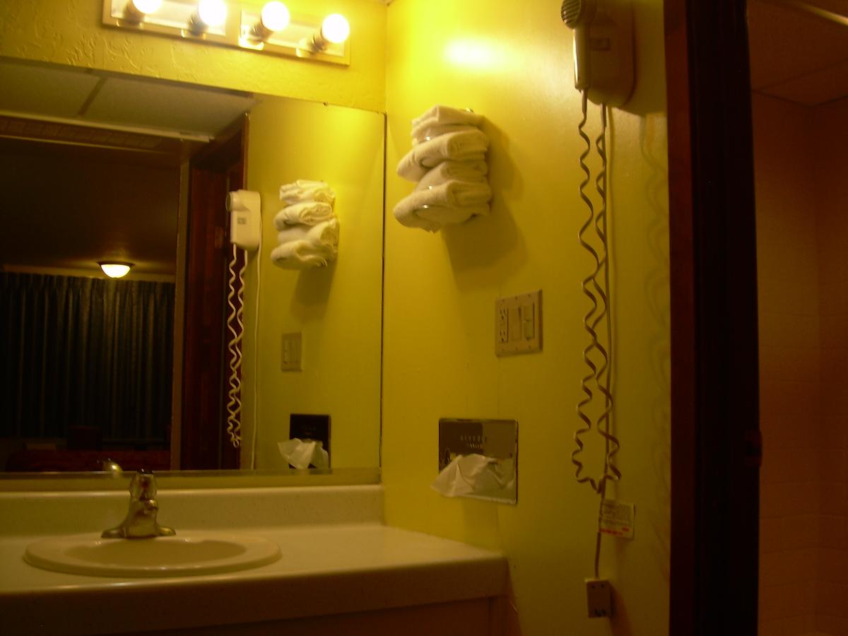 83 Motel - thumb 11