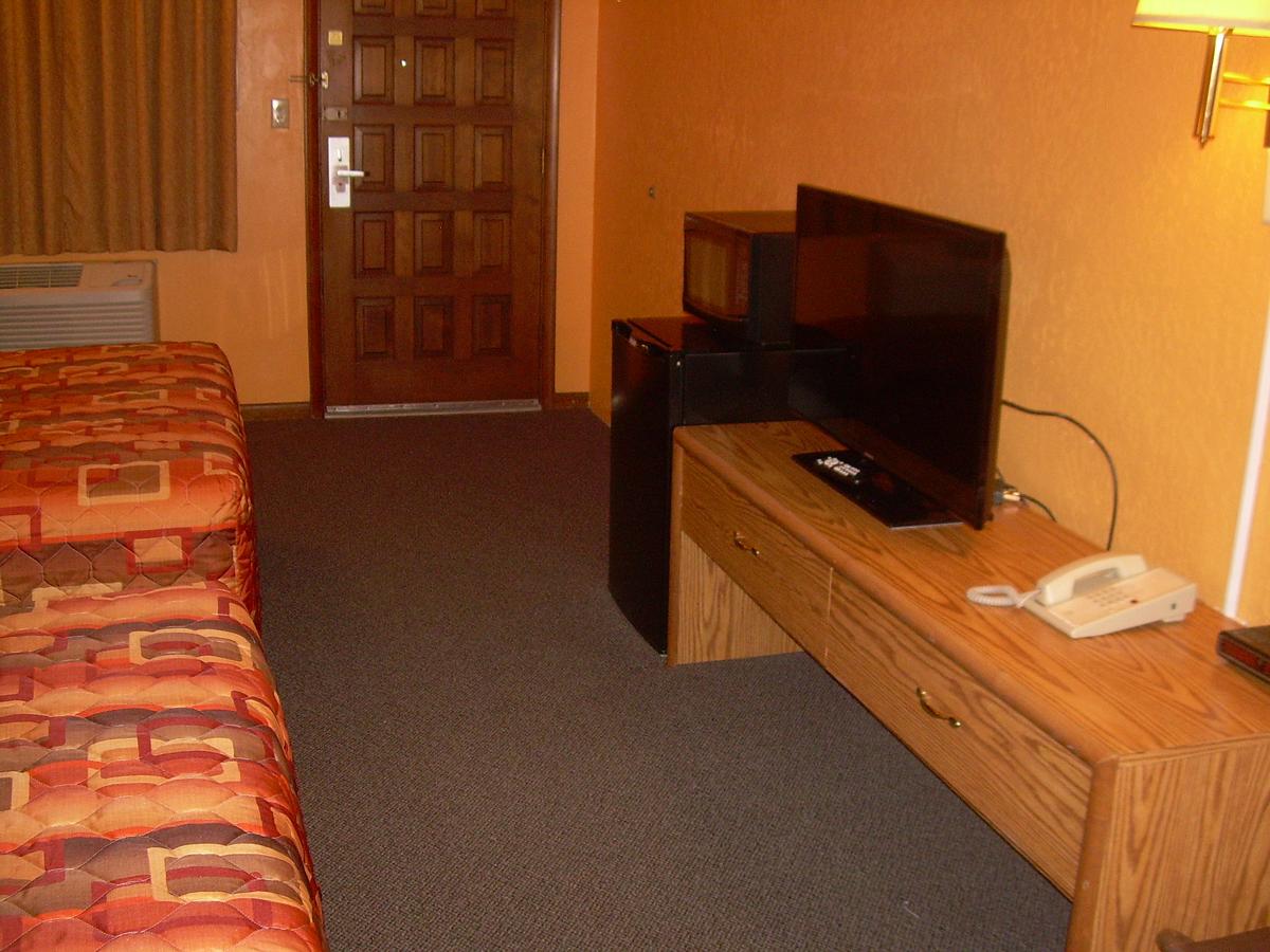 83 Motel - thumb 12