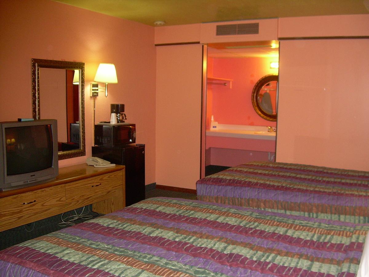 83 Motel - thumb 13