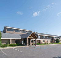 AmericInn by Wyndham Bismarck - Accommodation San Jose