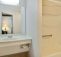 Days Inn by Wyndham Lisbon - Accommodation San Jose