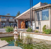 Econo Lodge Inn  Suites Madras Chateau Inn - Accommodation San Jose