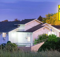 Super 8 by Wyndham Pittsburgh Airport/Coraopolis Area - Accommodation San Jose