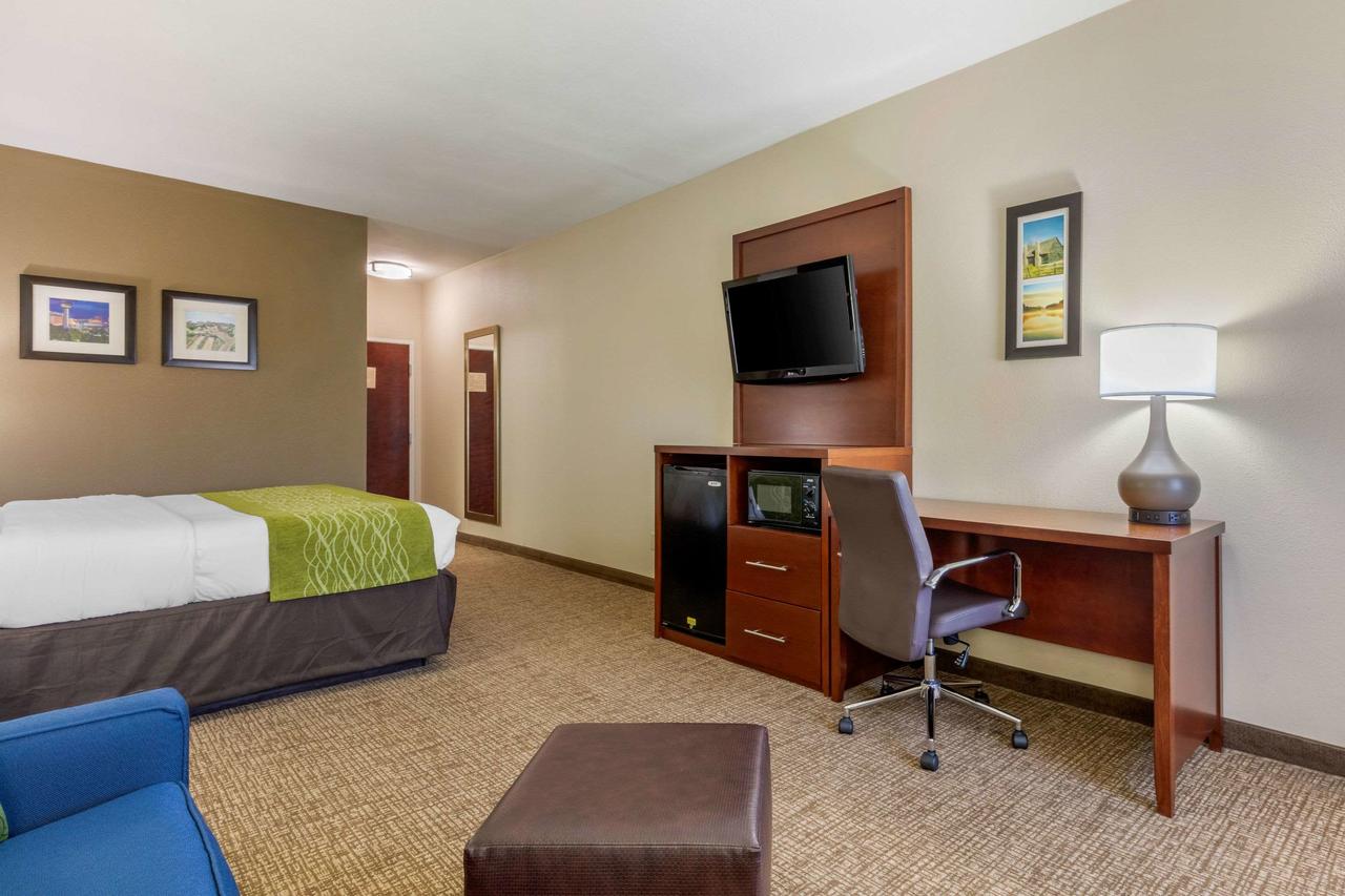 Comfort Inn Lenoir City - thumb 38