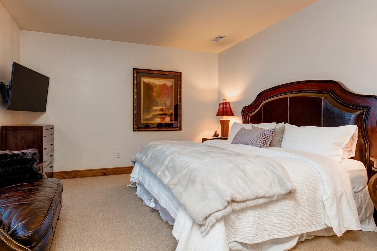 Abode On Empire Pass - thumb 21