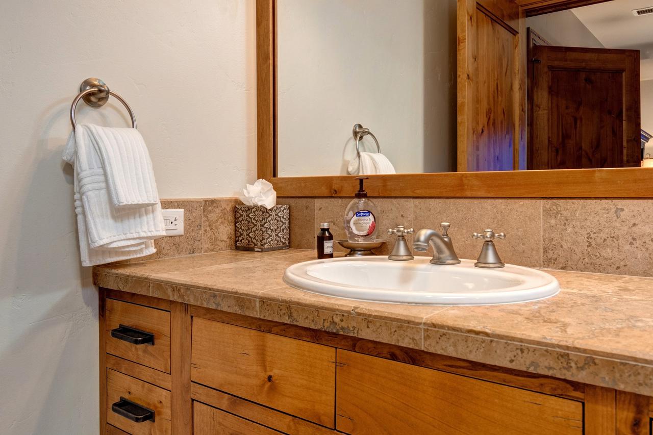 Abode On Empire Pass - thumb 19