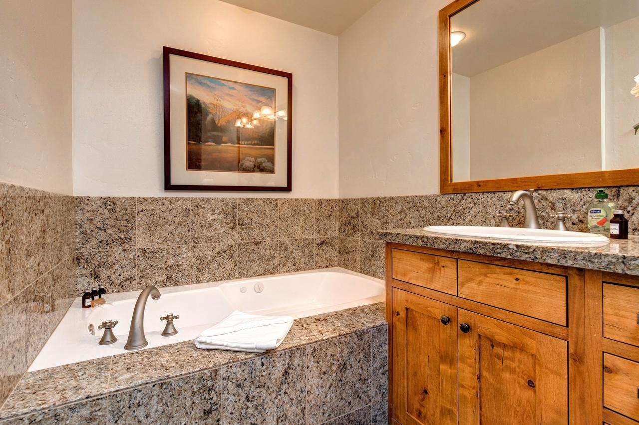 Abode On Empire Pass - thumb 23