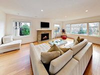 346 West Kinnear Place Home Accommodation San Jose