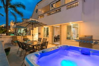 734 - Mission Beach Delight II Three-Bedroom Apartment Accommodation San Jose
